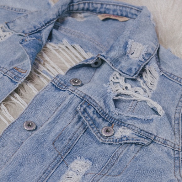 Button Front Ripped Jean Jacket - Picture 4 of 12